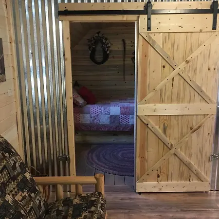 Canyonlands Barn Cabin With Loft, Full Kitchen, Dining Area For Large Groups